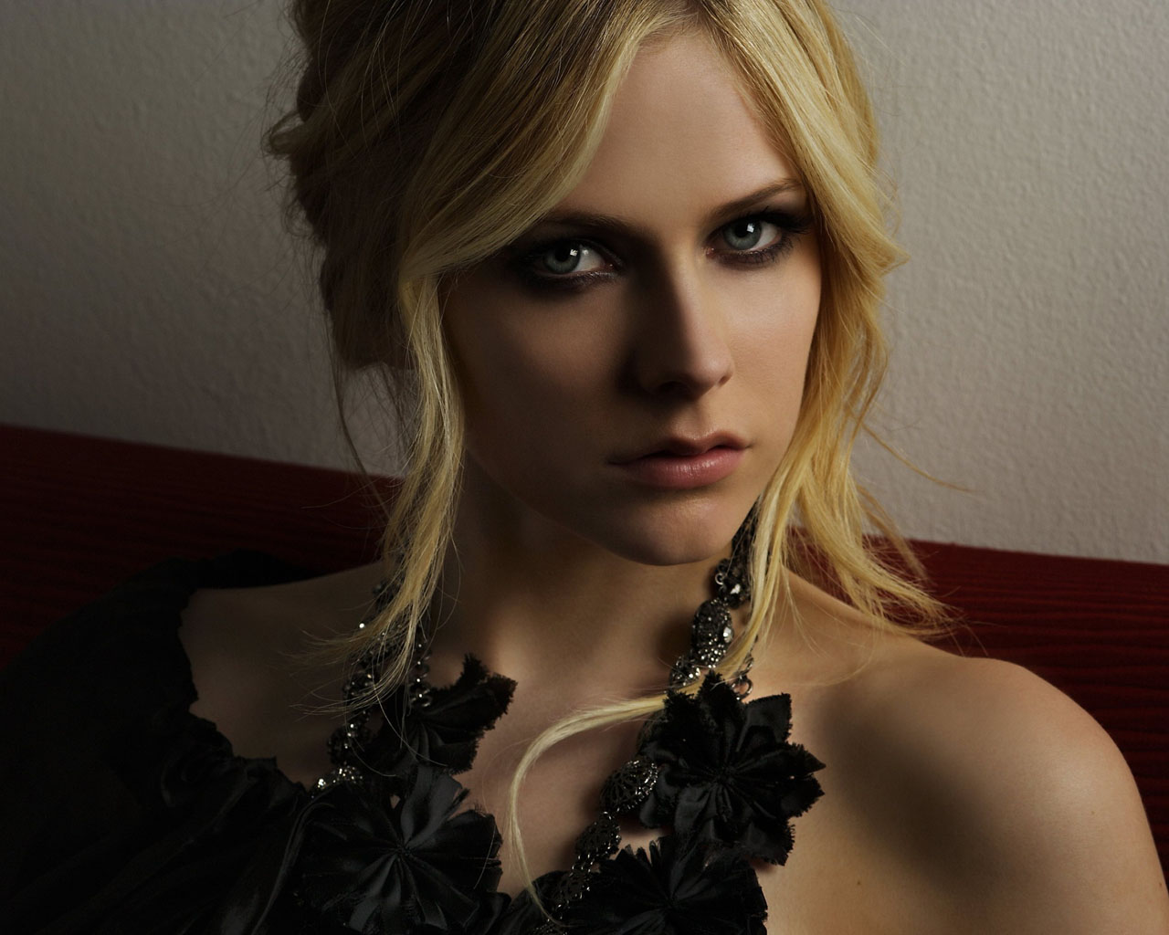Avril-Lavigne-Wallpaper-8